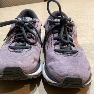 Brooks Ghost 13 size 7.5. Practically new. They only have 50 miles on them.